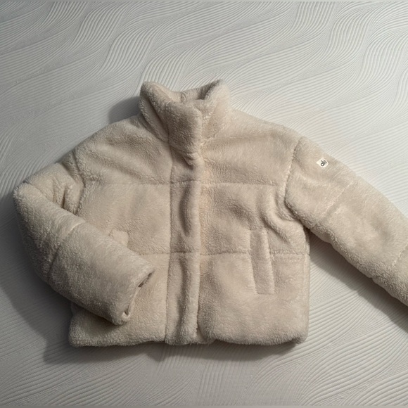 Alo Sherpa Snow Angel Puffer - Picture 7 of 7